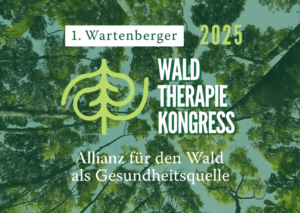 Banner vom 1. Wartenberger Waldtherapiekongress 2025. Allianz für den Wald als Gesundheitsquelle. Im Hintergrund Baumkronen von unten fotografiert vor einem blauen Himmel.
